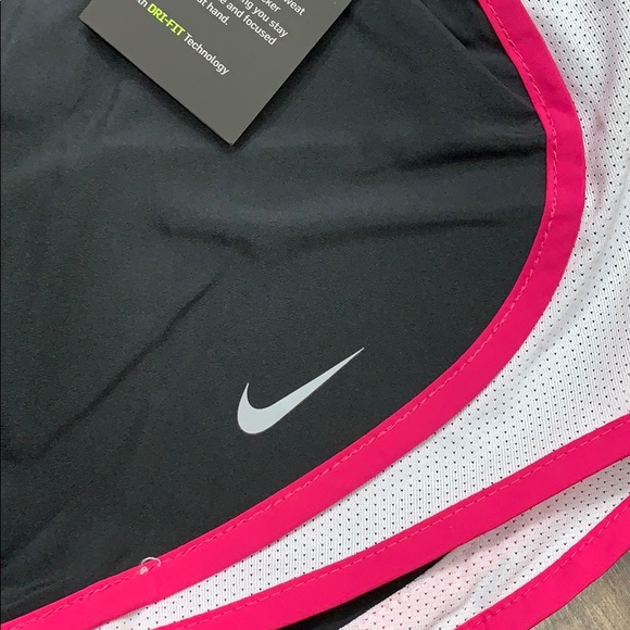 NIKE Women’s running shorts with Dri-Fit Technolog - Picture 5 of 16
